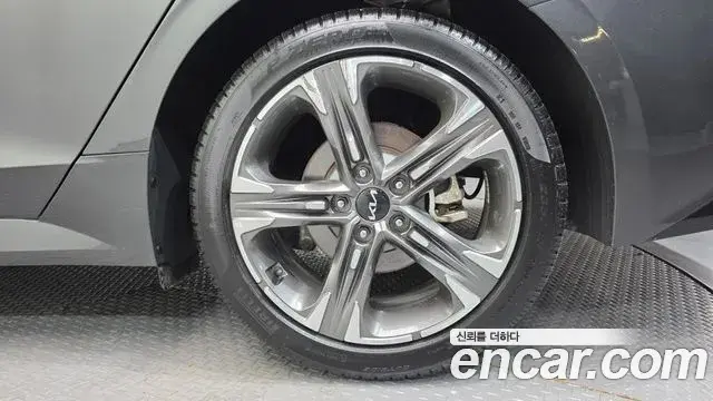 Kia K5 2023 — Photo 22/30