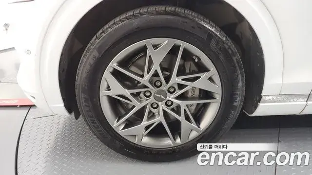 Genesis GV70 2022 — ფოტო 13/20