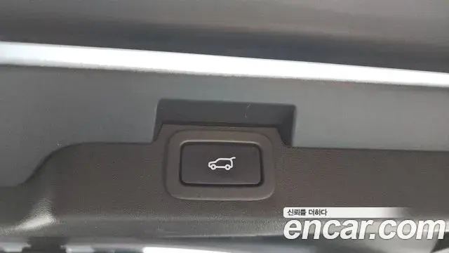 Land Rover Discovery 5 2019 — ფოტო 8/20