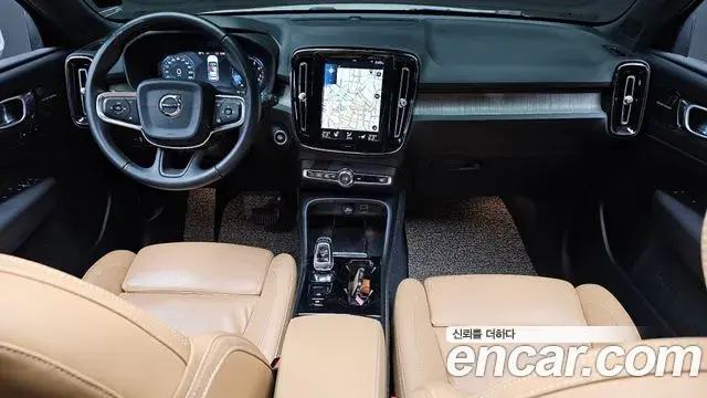 Volvo XC40 2019 — ფოტო 11/30