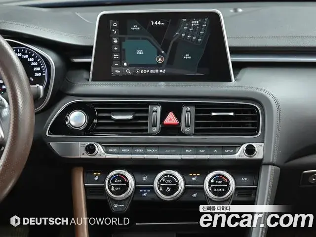 Genesis G70 2018 — Photo 1/20