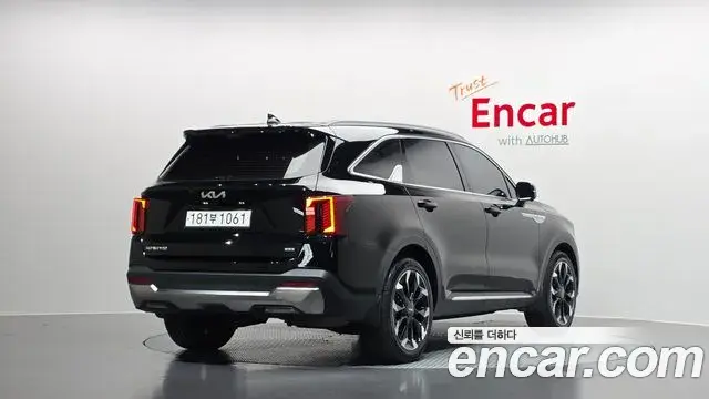Kia Sorento 2023 — Şəkil 15/34