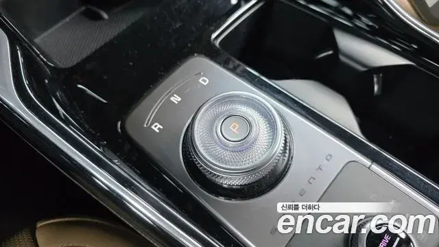 Kia Sorento 2023 — Şəkil 28/34