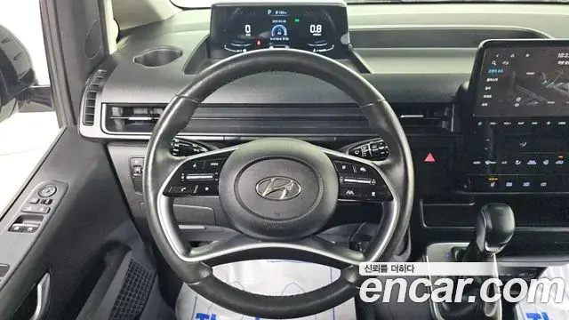 Hyundai Staria 2022 — Photo 15/20