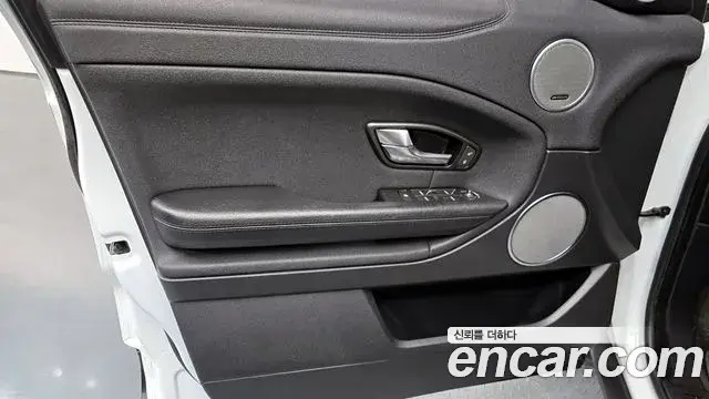 Land Rover Range Rover Evoque 2018 — ფოტო 30/32