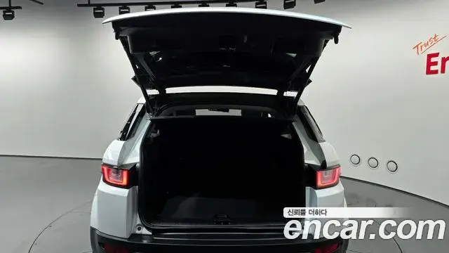 Land Rover Range Rover Evoque 2018 — ფოტო 15/32