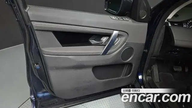 Land Rover Discovery Sport 2020 — ფოტო 7/30