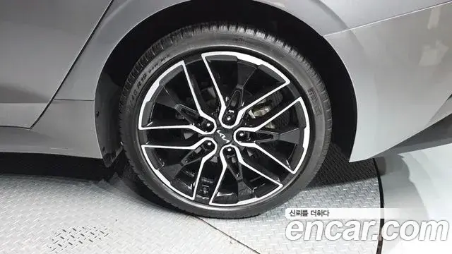 Kia K5 2023 — Photo 7/33