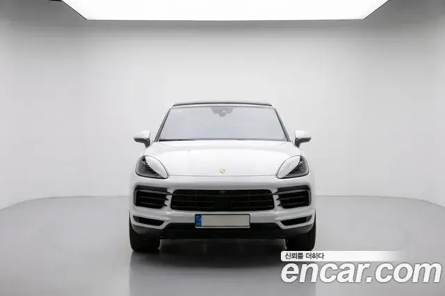 Porsche Cayenne 2022 — ფოტო 11/20