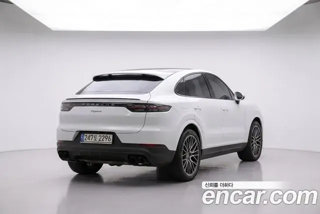 Porsche Cayenne 2022 — ფოტო 14/20