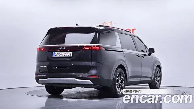 Kia Carnival 2023 — ფოტო 11/20