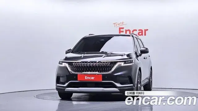 Kia Carnival 2023 — ფოტო 13/20