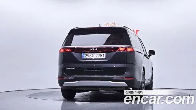Kia Carnival 2023 — ფოტო 4/20
