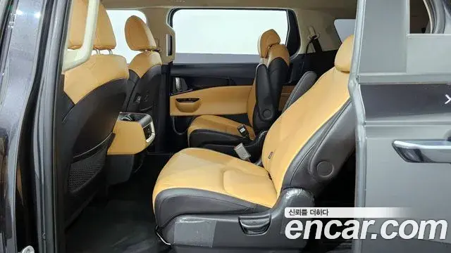 Kia Carnival 2023 — ფოტო 3/20