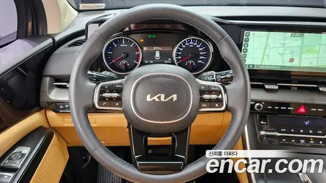 Kia Carnival 2023 — ფოტო 17/20