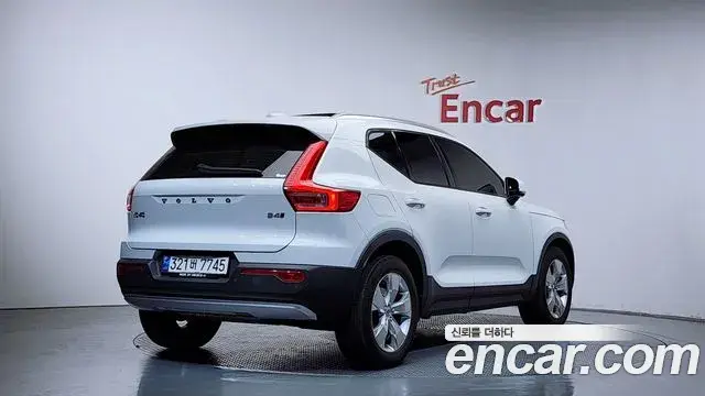 Volvo XC40 2021 — Şəkil 16/33