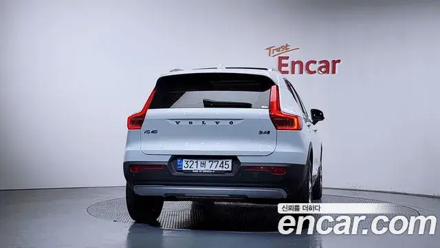 Volvo XC40 2021 — Şəkil 12/33