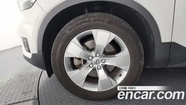 Volvo XC40 2021 — Şəkil 29/33