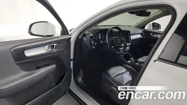 Volvo XC40 2021 — Şəkil 9/33