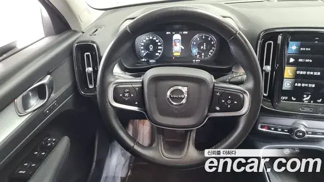 Volvo XC40 2021 — Şəkil 22/33