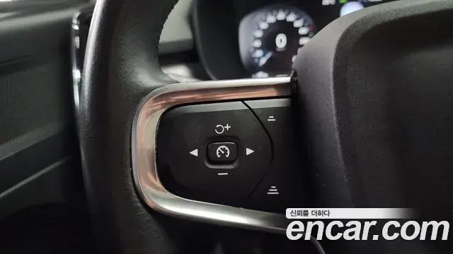 Volvo XC40 2021 — Şəkil 18/33