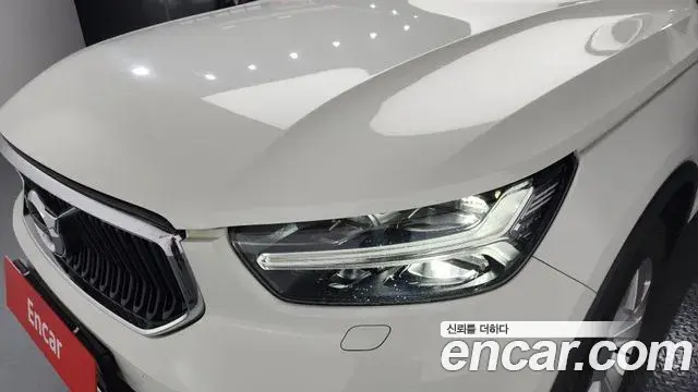 Volvo XC40 2021 — Şəkil 25/33