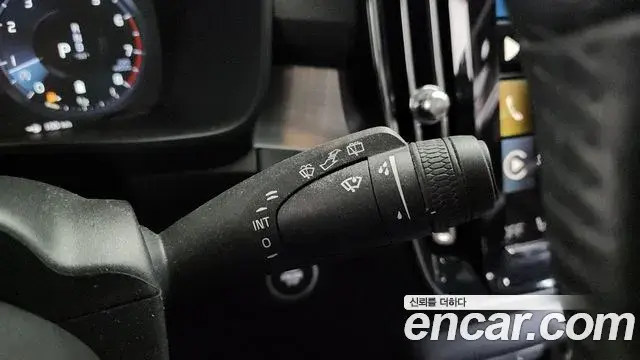 Volvo XC40 2021 — Şəkil 24/33