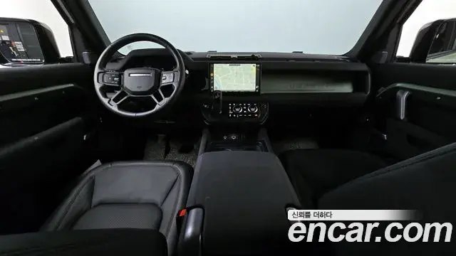 Land Rover Defender 2023 — Photo 30/36
