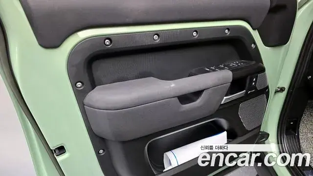 Land Rover Defender 2023 — Photo 36/36