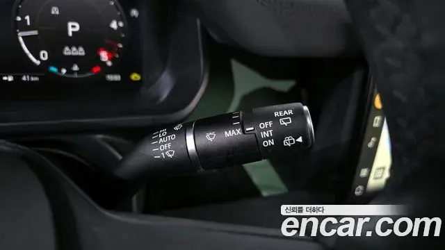 Land Rover Defender 2023 — Photo 23/36