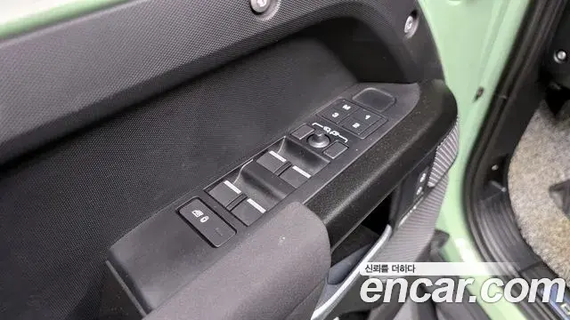 Land Rover Defender 2023 — Photo 9/36