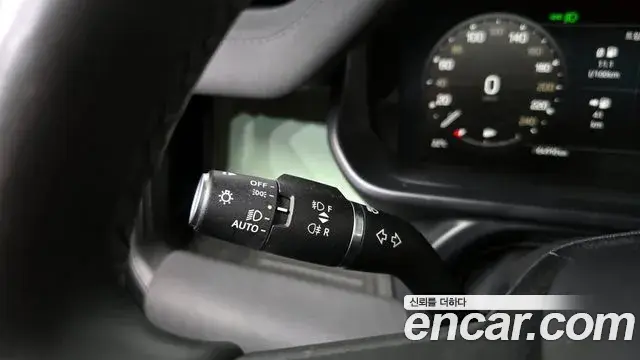 Land Rover Defender 2023 — Photo 33/36