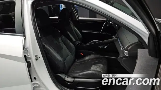 Hyundai The New Avante Hybrid 2020 — ფოტო 15/50