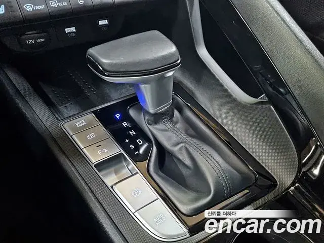 Hyundai The New Avante Hybrid 2020 — ფოტო 9/50
