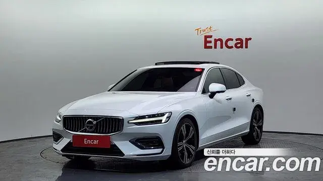 Volvo S60 2021 — ფოტო 26/39