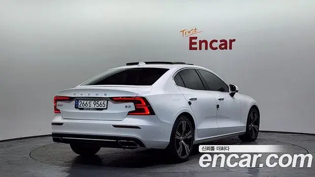 Volvo S60 2021 — ფოტო 5/39