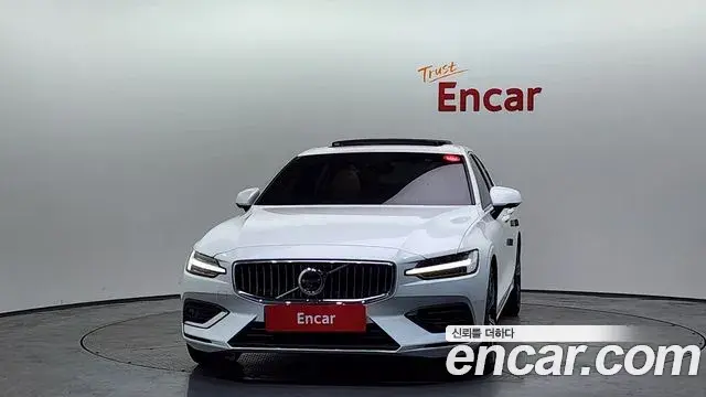 Volvo S60 2021 — ფოტო 12/39