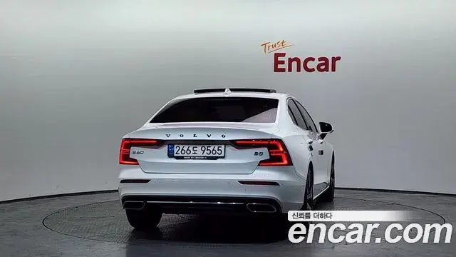 Volvo S60 2021 — ფოტო 10/39