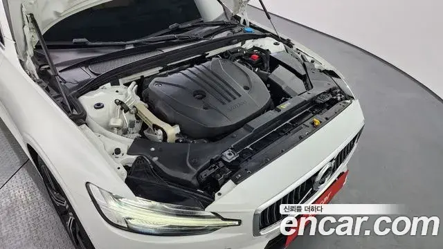 Volvo S60 2021 — ფოტო 31/39