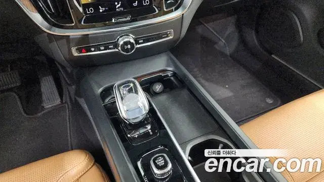 Volvo S60 2021 — ფოტო 34/39