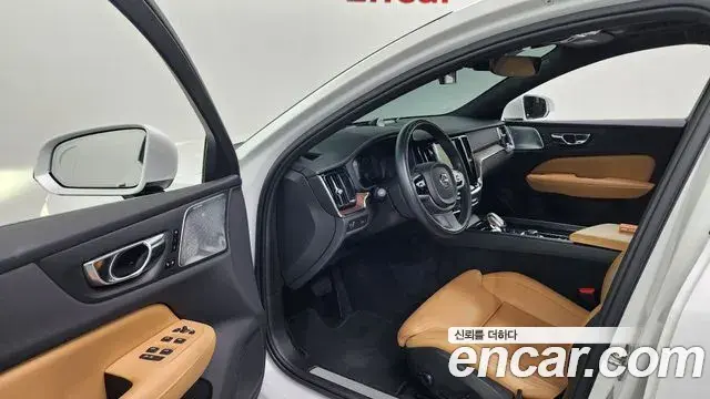 Volvo S60 2021 — ფოტო 19/39