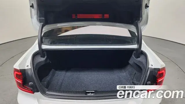 Volvo S60 2021 — ფოტო 17/39
