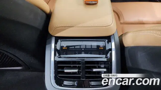 Volvo S60 2021 — ფოტო 22/39