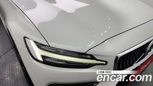 Volvo S60 2021 — ფოტო 32/39