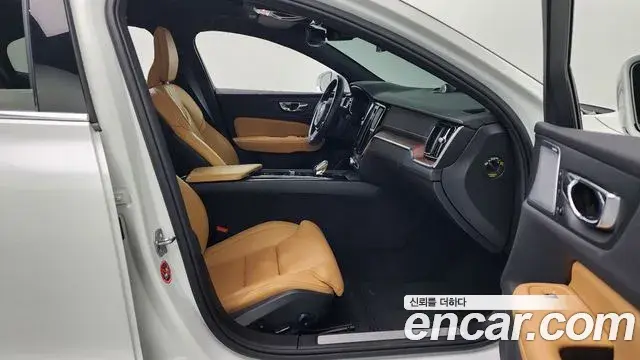 Volvo S60 2021 — ფოტო 4/39