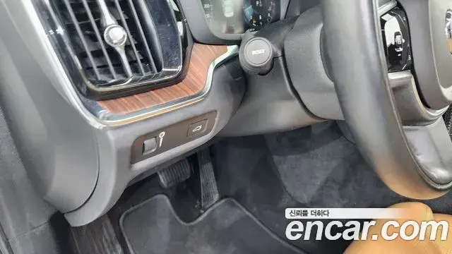 Volvo S60 2021 — ფოტო 37/39