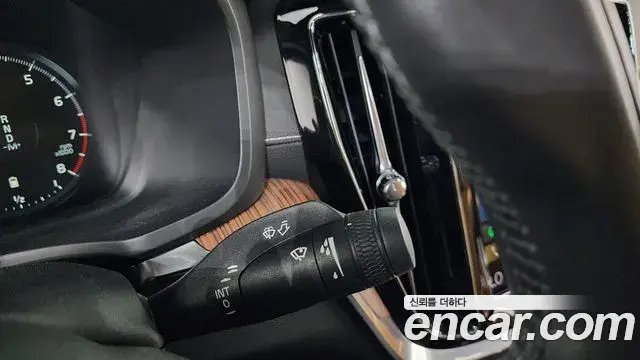 Volvo S60 2021 — ფოტო 29/39