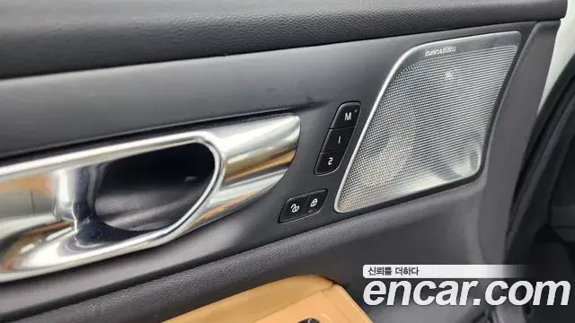 Volvo S60 2021 — ფოტო 33/39