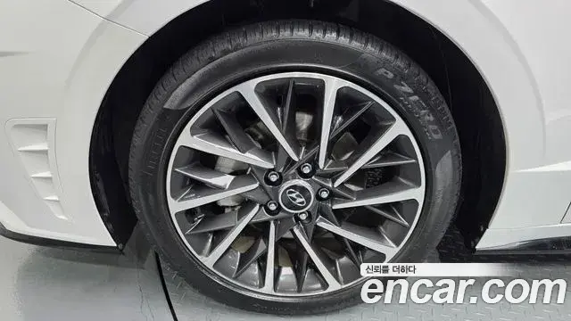 Hyundai Sonata Hybrid 2023 — ფოტო 17/20