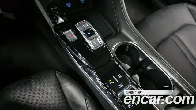 Hyundai Sonata Hybrid 2023 — ფოტო 19/20